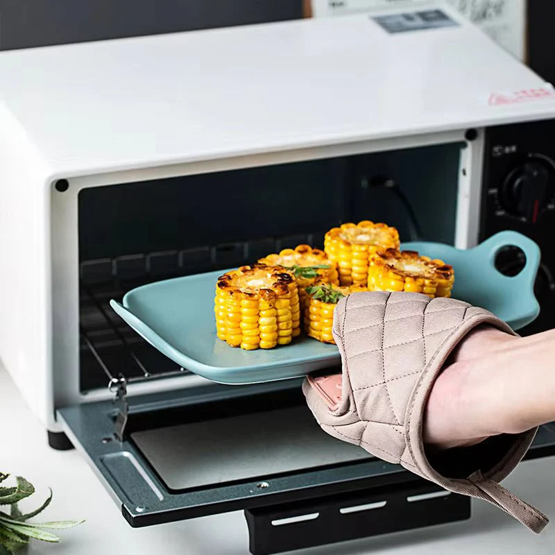 SAFEFINS – Heat-resistant fish-shaped silicone oven glove with non-slip grip - Image 2