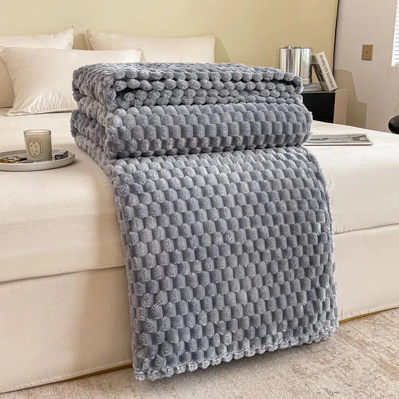 SAMTWOLKE – Cozy velvet blanket with ultra-soft checkered pattern - Image 2