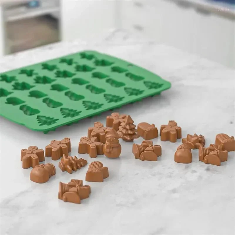 SANTASHAPE – Non-stick baking molds with Santa Claus, snowman & Christmas tree designs - Image 6