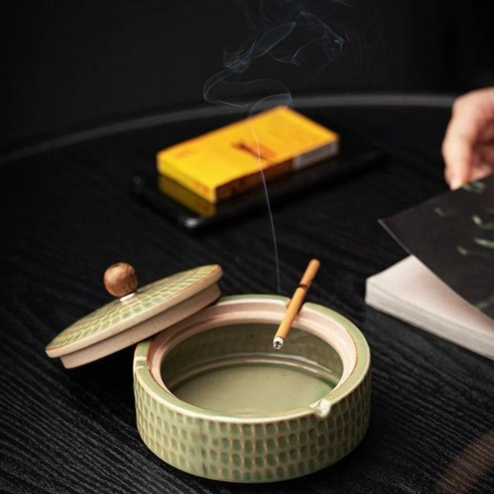 SERENASH – Minimalist ceramic ashtray with wooden lid - Image 3
