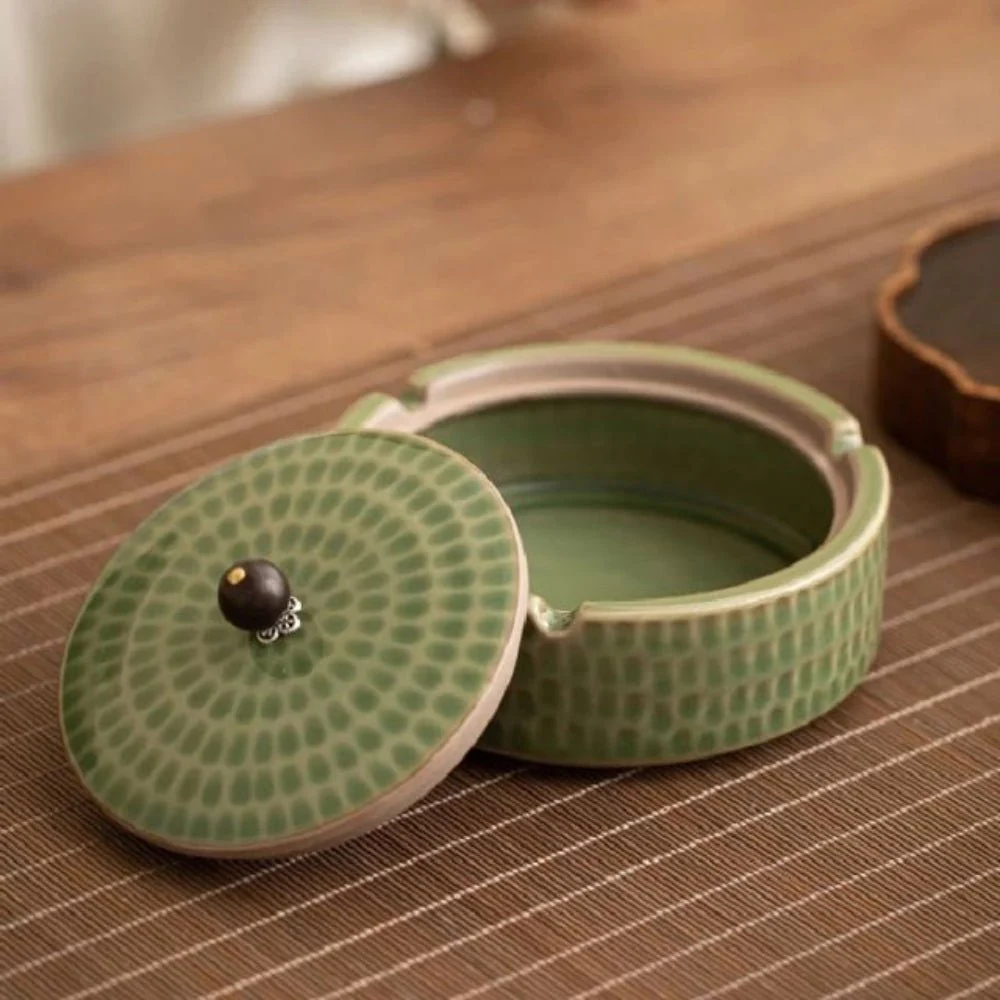SERENASH – Minimalist ceramic ashtray with wooden lid - Image 4