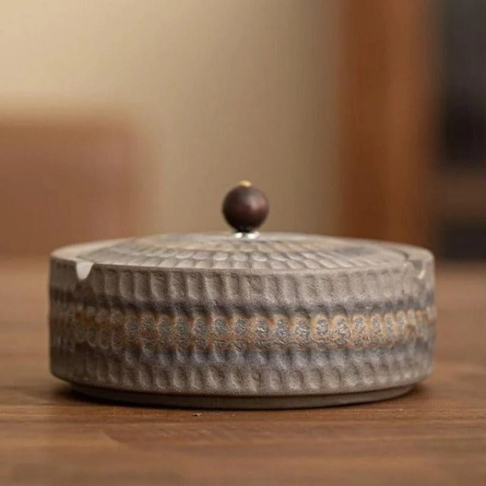 SERENASH – Minimalist ceramic ashtray with wooden lid - Image 7