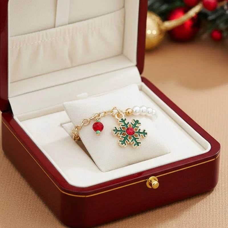 SHINELET – Festive charm bracelet with shimmering beads for Christmas - Image 3