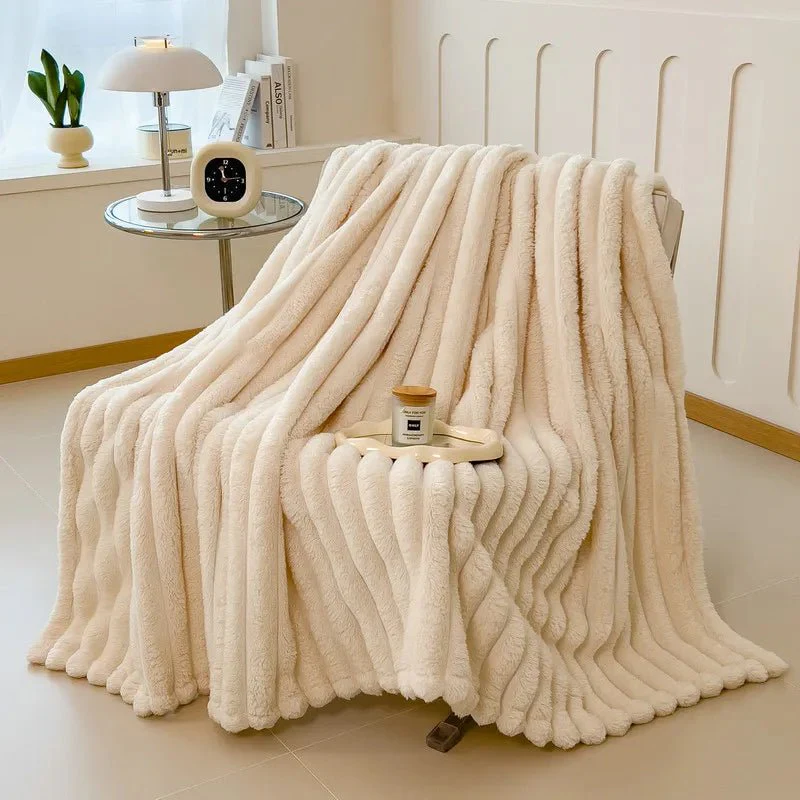 SNUGBUN – Cozy cuddle blanket made of faux rabbit fur for sofa and bed - Image 4