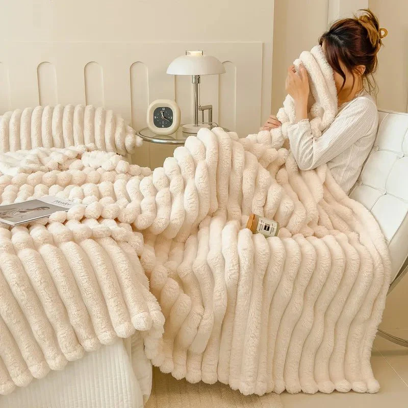 SNUGBUN – Cozy cuddle blanket made of faux rabbit fur for sofa and bed - Image 6