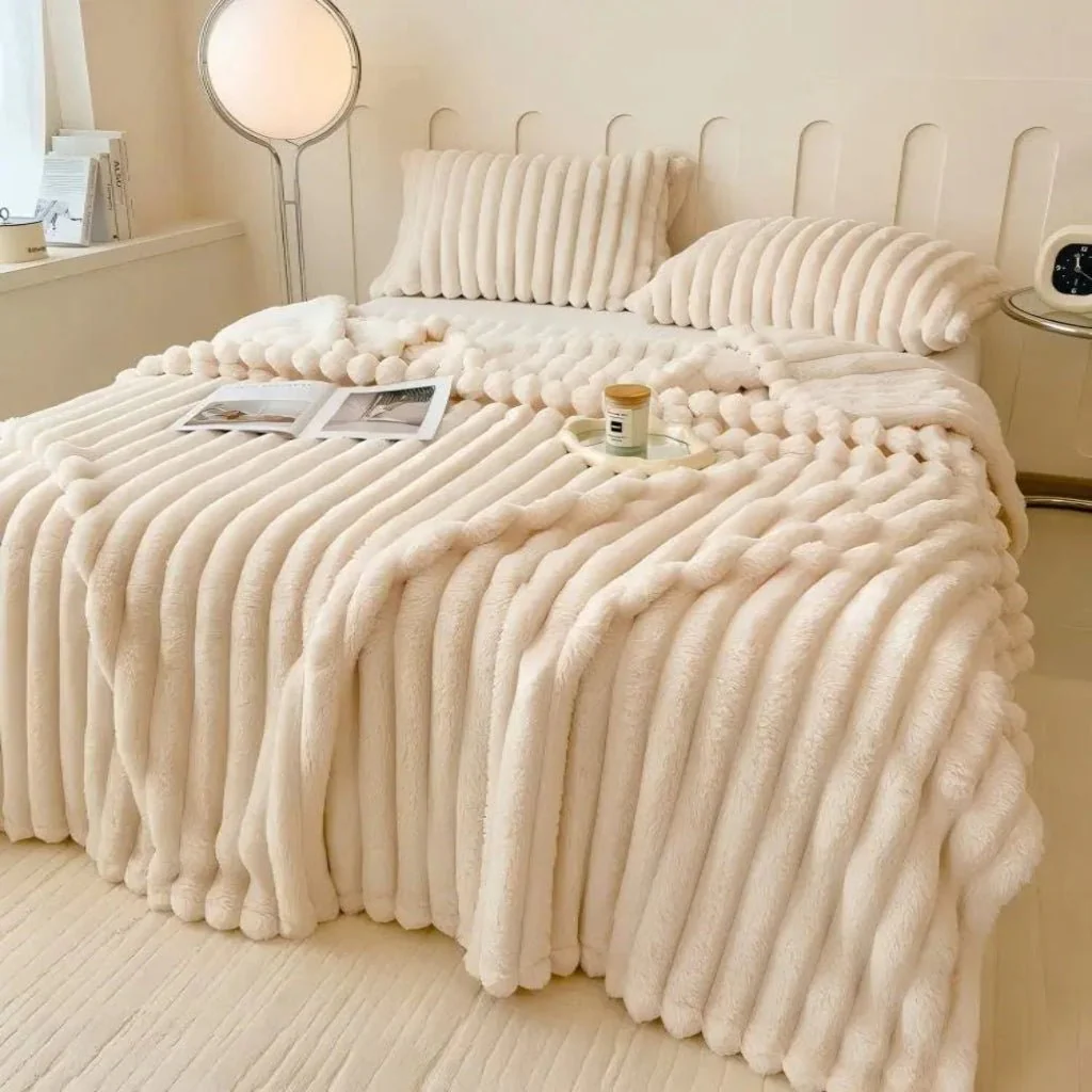 SNUGBUN – Cozy cuddle blanket made of faux rabbit fur for sofa and bed - Image 7