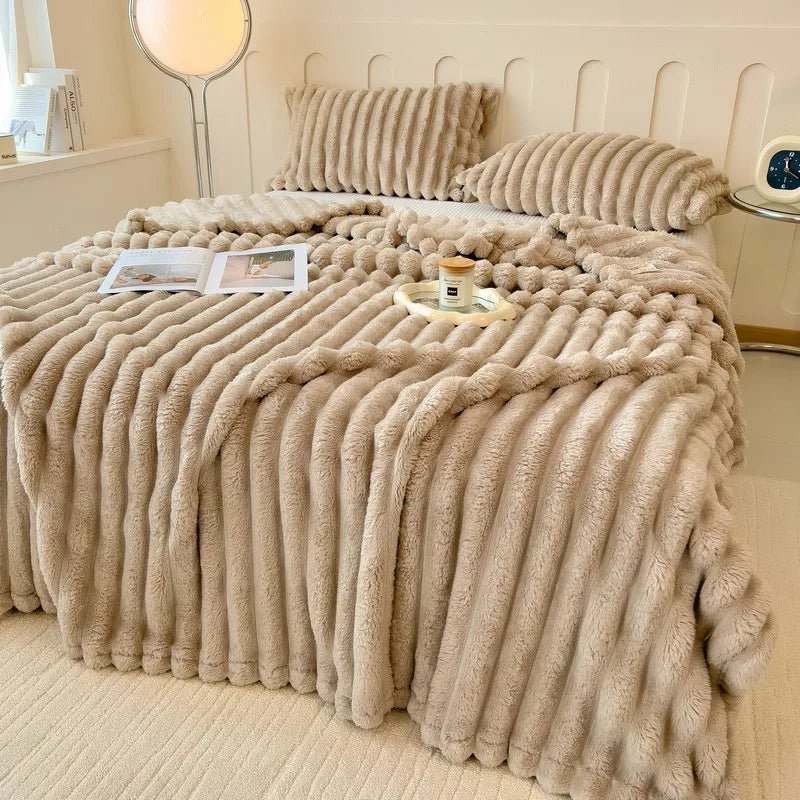 SNUGBUN – Cozy cuddle blanket made of faux rabbit fur for sofa and bed - Image 8