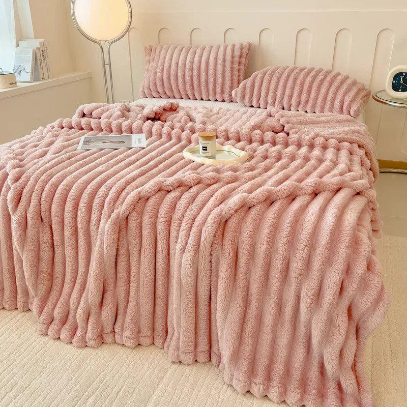 SNUGBUN – Cozy cuddle blanket made of faux rabbit fur for sofa and bed - Image 9