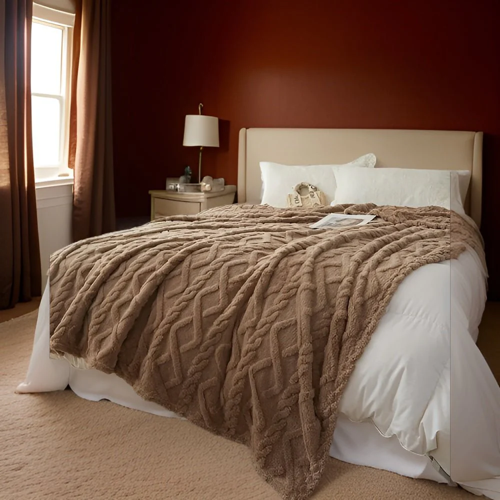 SNUGLAYERS – Double-layer fleece blanket with modern geometric design - Image 9