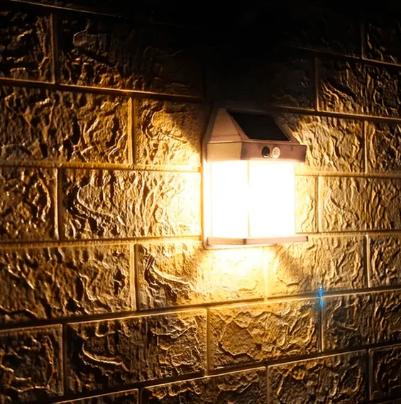 Solar-powered garden spotlight with motion detector - Waterproof, environmentally friendly & easy to install - Image 5
