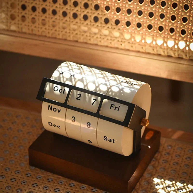SPINDESK – Mid-Century wooden rotary calendar for tasteful desk design - Image 2