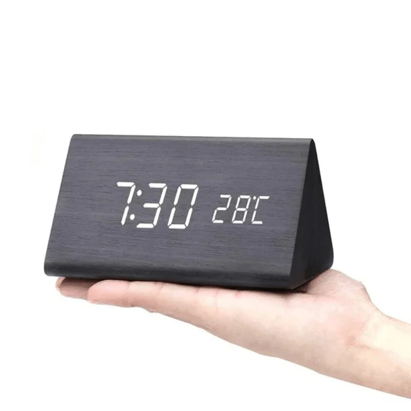 TimberGlow LED alarm clock - Digital & stylish in natural wood design - Image 6