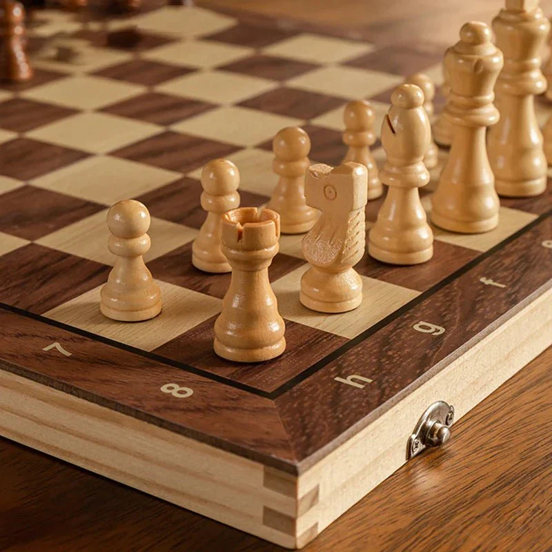 TRAVELCHESS – Portable magnetic wooden chessboard for fun on the go - Image 2
