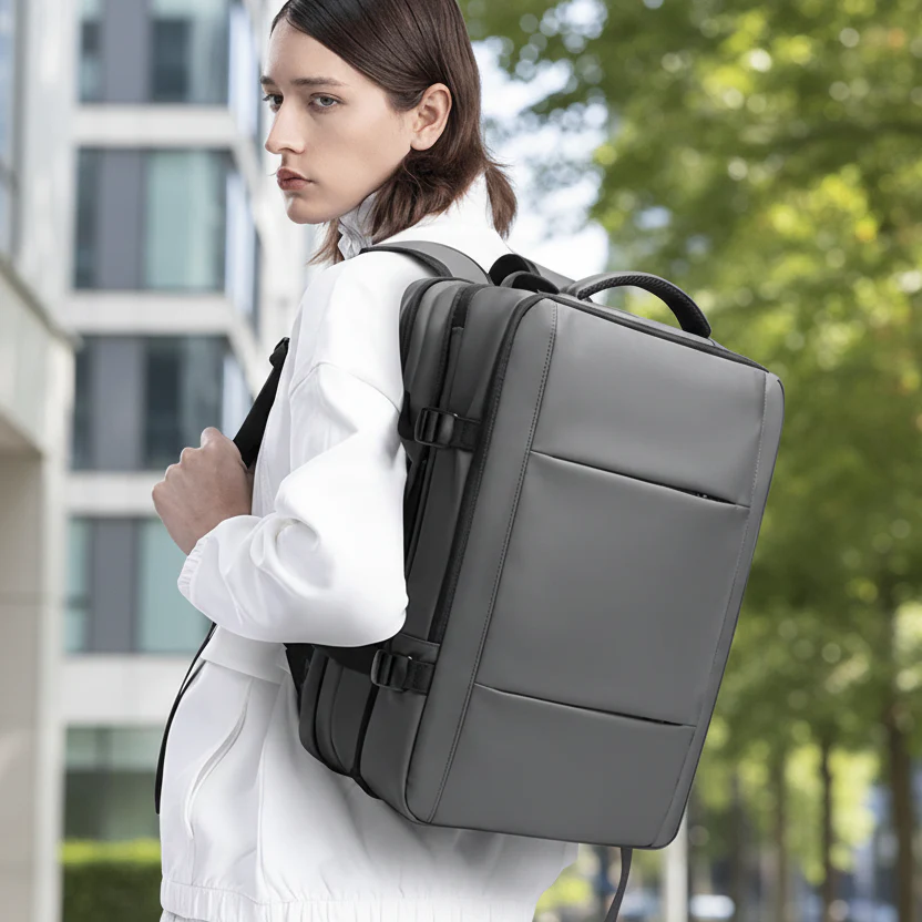URBANFORM - Aesthetic business backpack with large storage space & laptop compartment - Image 2