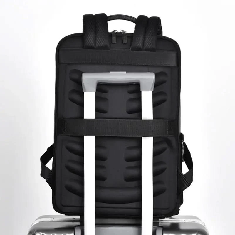 URBANVAULT – Intelligent USB Backpack for Work and Everyday Travel - Image 10