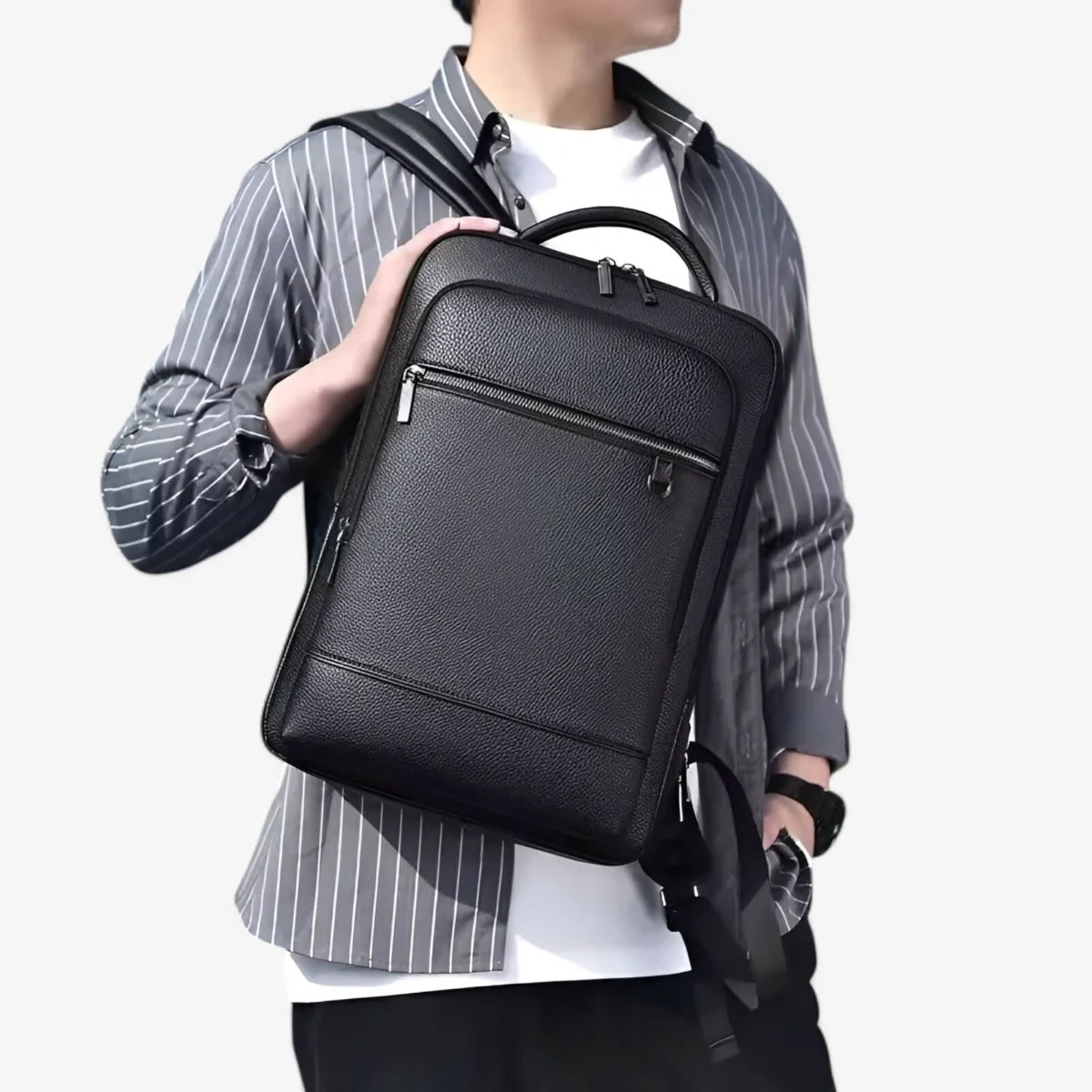 URBANVAULT – Intelligent USB Backpack for Work and Everyday Travel - Image 4