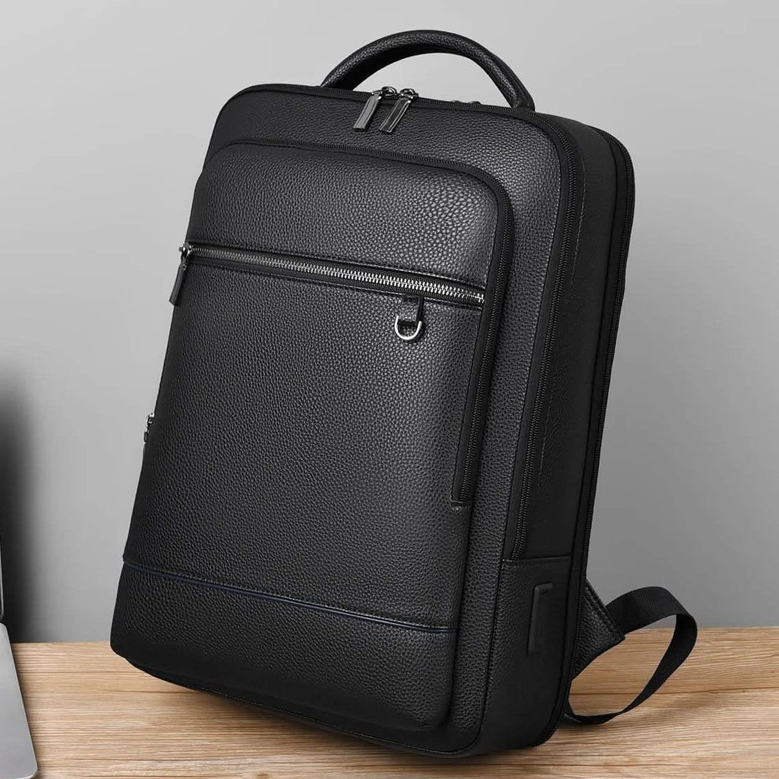 URBANVAULT – Intelligent USB Backpack for Work and Everyday Travel - Image 6