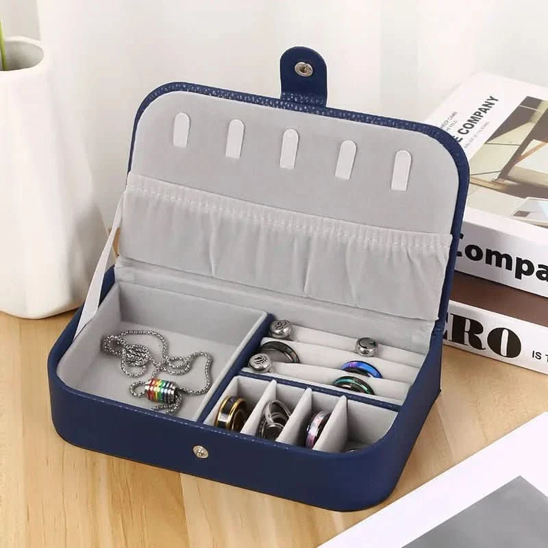 Velouré – Mini Jewelry Box made of Velour, Compact & Stylish - Image 2