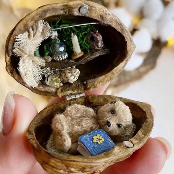 WALDWHISPER – Handmade dollhouse made from walnut shells with interior lighting - Image 10