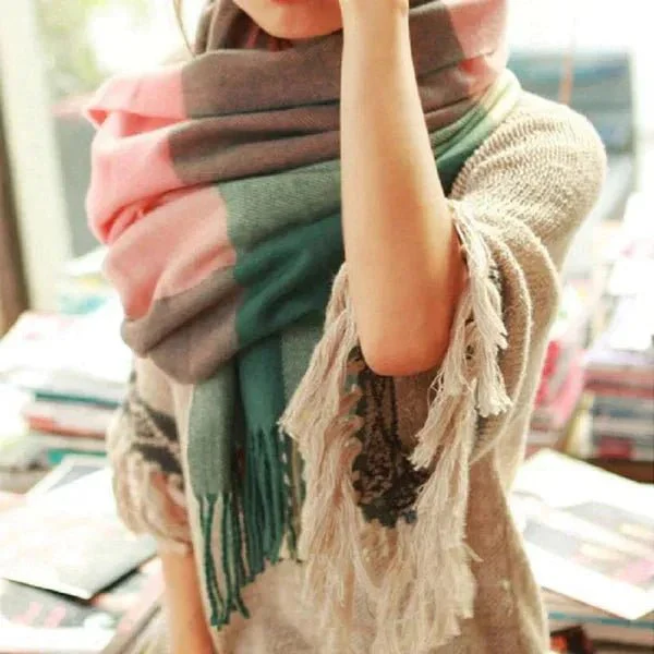WEAVORA – Soft scarf with diamond pattern for timeless style & warm elegance - Image 6