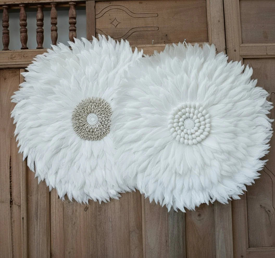 WHITESHELLIA – Elegant Juju Hat made of white feathers - Image 3