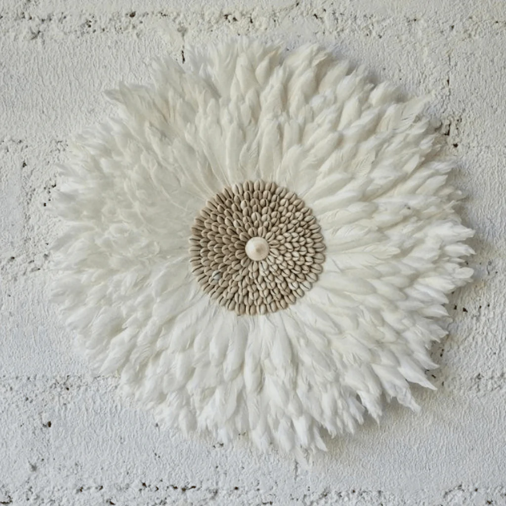 WHITESHELLIA – Elegant Juju Hat made of white feathers - Image 5