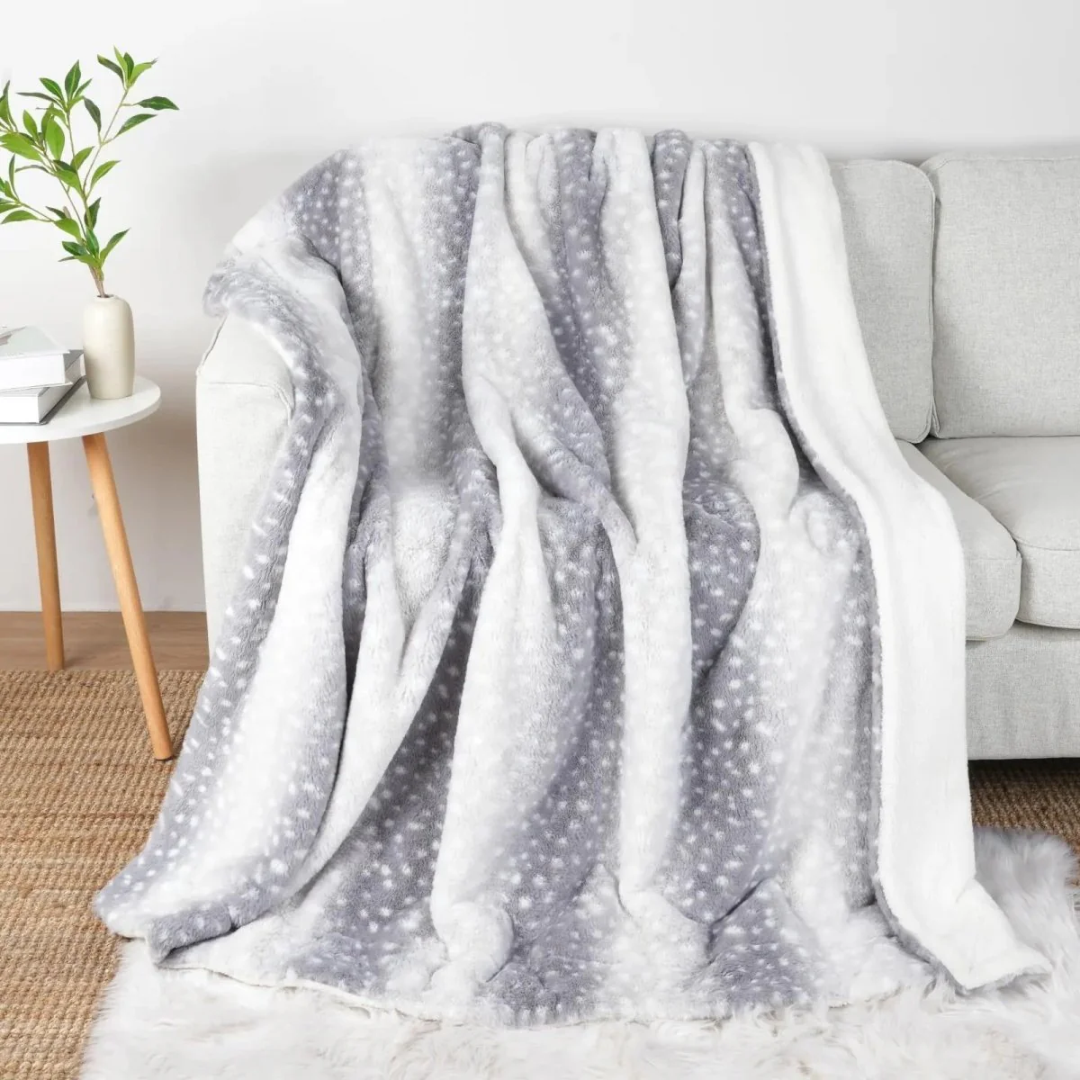 WILDCOZY – Cozy Wild Fur Blanket with Deer Motif – Reversible Plush Comfort - Image 7