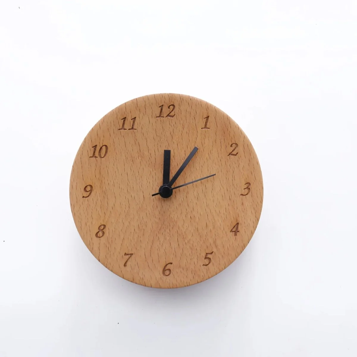 WOODMORN – Elegant alarm clock made of beech wood for a stylish home - Image 6