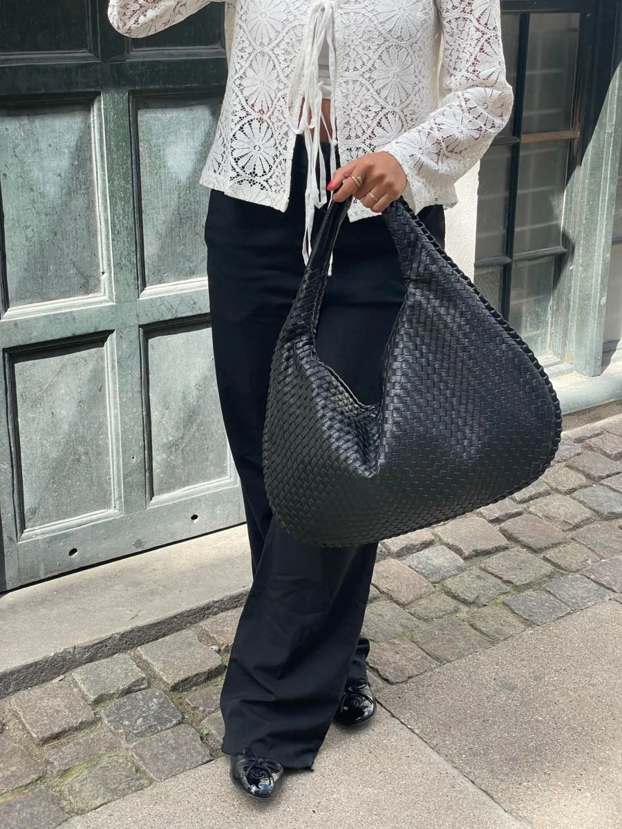 WORKWEEKER – Stylish, durable women's tote bag with spacious interior - Image 6