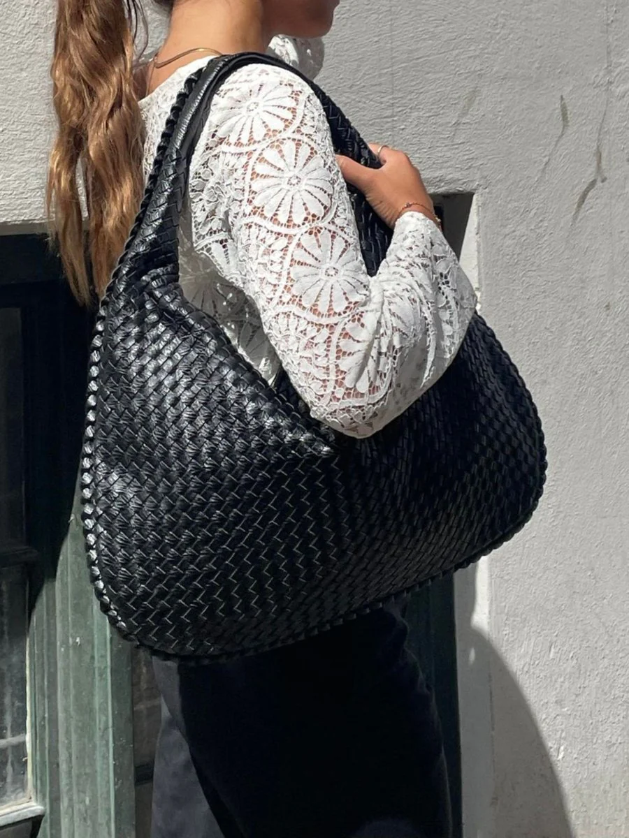 WORKWEEKER – Stylish, durable women's tote bag with spacious interior - Image 7